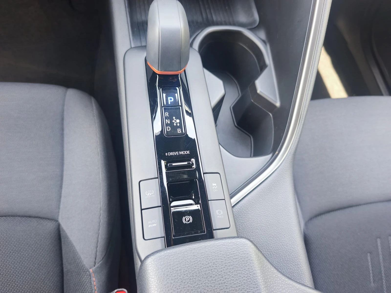 Toyota C-HR 2.0 PLUG-IN Hybrid 223hp CLUB, снимка 14 - Автомобили и джипове - 54789396