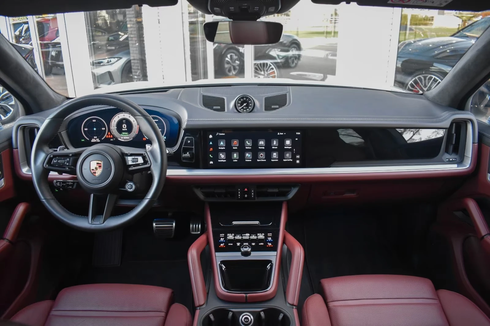 Porsche Cayenne TURBO / E-HYBRID / SPORT CHRONO / BOSE / HEAD-UP /, снимка 9 - Автомобили и джипове - 54869805