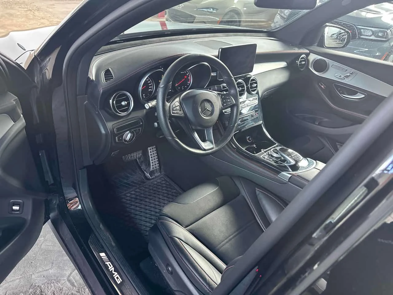 Mercedes-Benz GLC 43 AMG ПОДГРЕВИ * ПАНО * KEYLESS * CARFAX, снимка 5 - Автомобили и джипове - 55015400