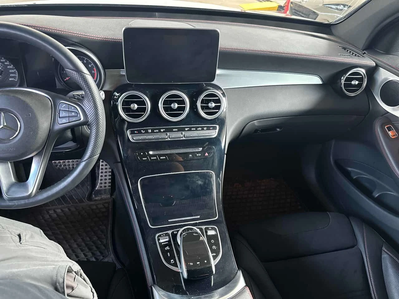 Mercedes-Benz GLC 43 AMG ПОДГРЕВИ * ПАНО * KEYLESS * CARFAX, снимка 9 - Автомобили и джипове - 55015400