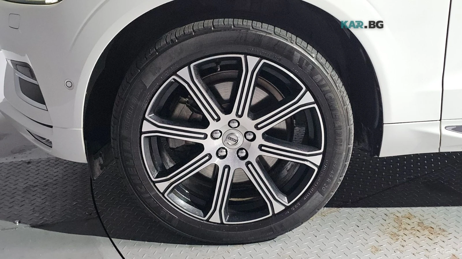 Volvo XC60 D5 INSCRIPTION| B&W| DISTRONIC| ПАНО| , снимка 16 - Автомобили и джипове - 56071952