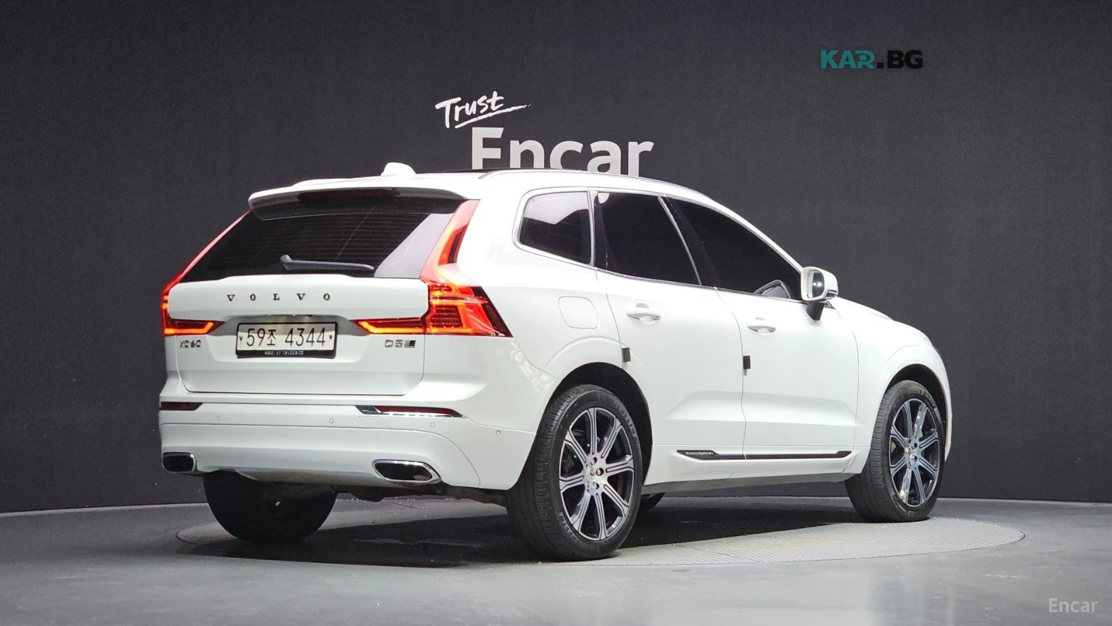Volvo XC60 D5 INSCRIPTION| B&W| DISTRONIC| ПАНО| , снимка 2 - Автомобили и джипове - 56071952