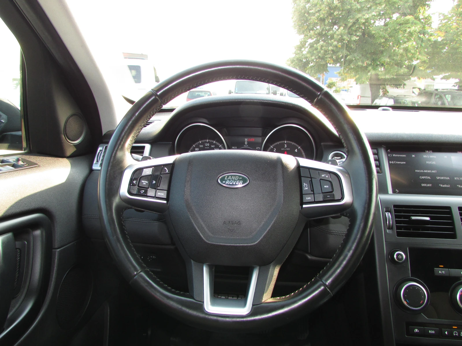 Land Rover Discovery Sport 2.0D EURO6B, снимка 11 - Автомобили и джипове - 56074529