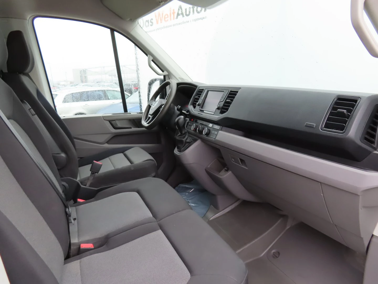 VW Crafter 35 Kasten M 9.9 m3 TDI предно - изображение 6