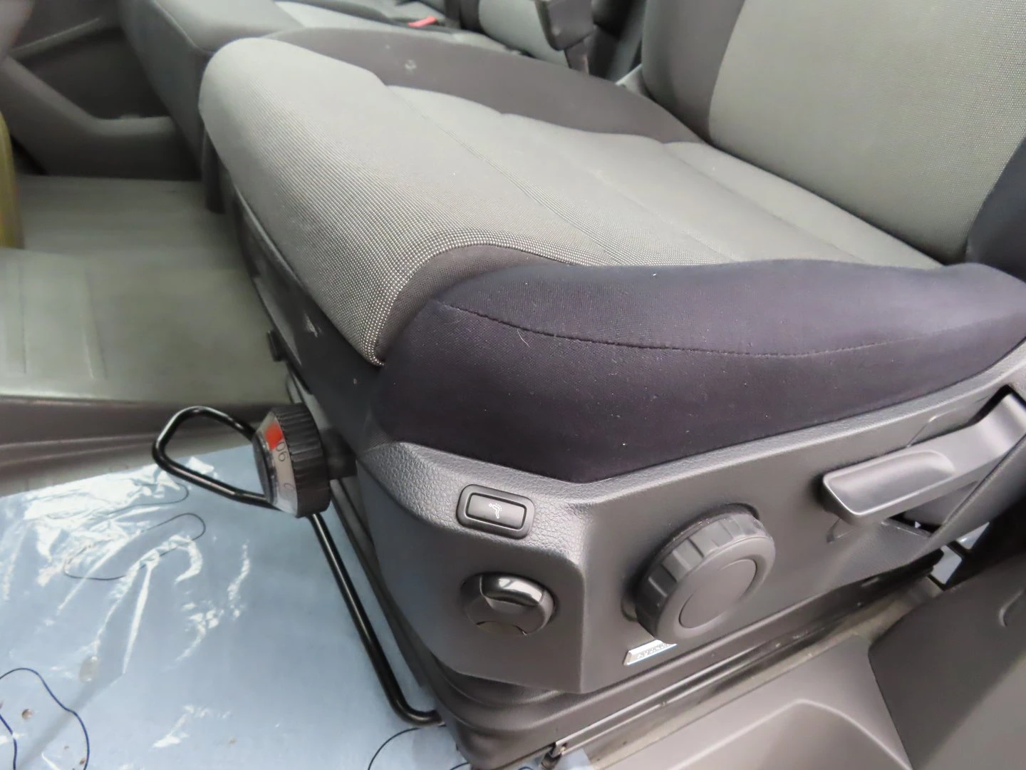 VW Crafter 35 Kasten M 9.9 m3 TDI предно - изображение 5