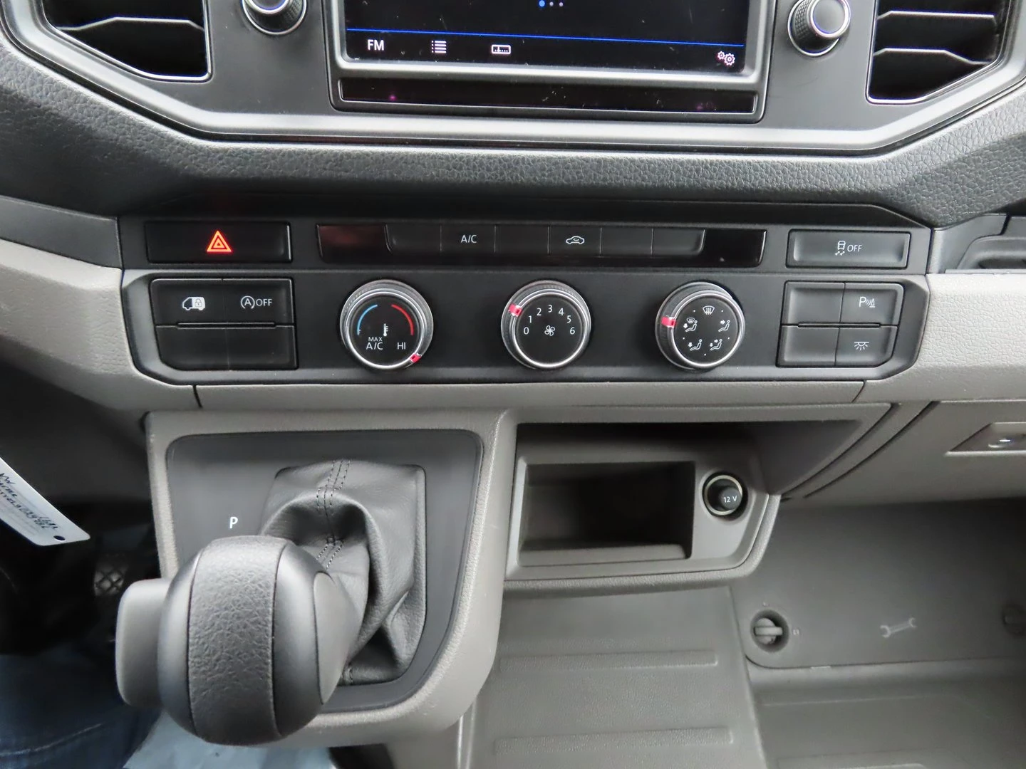 VW Crafter 35 Kasten M 9.9 m3 TDI предно - изображение 10