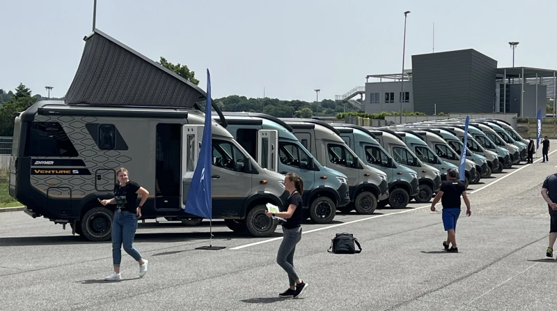 Кемпер HYMER / ERIBA 4X4 Venture S Luxury A-Class, снимка 8 - Каравани и кемпери - 37923834