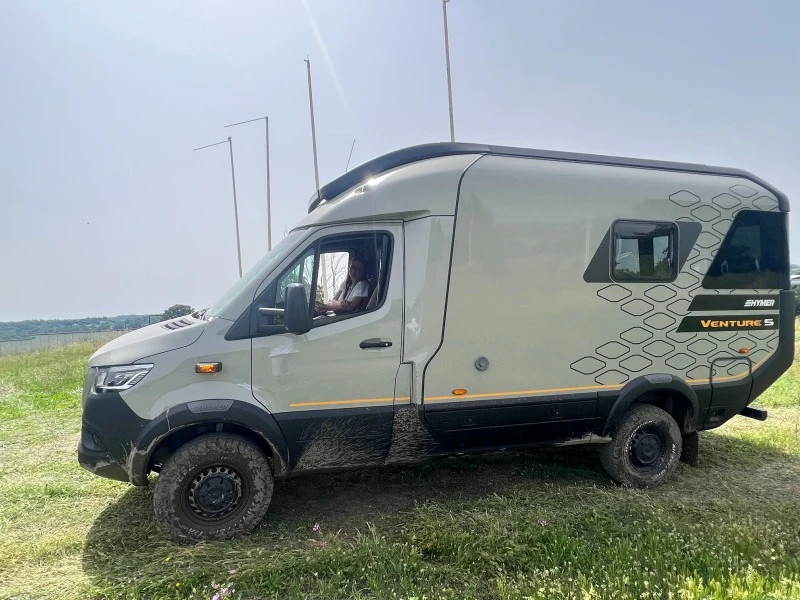 Кемпер HYMER / ERIBA 4X4 Venture S, снимка 3 - Каравани и кемпери - 37923834