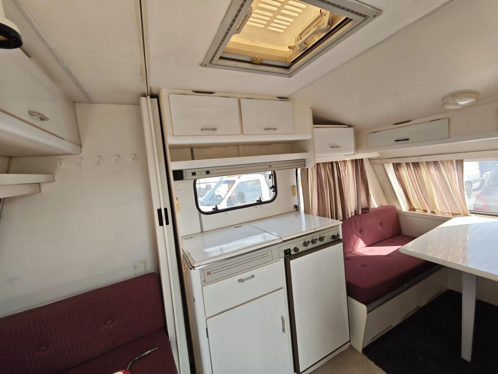Каравана KIP Kip Deluxe, снимка 10 - Каравани и кемпери - 55367132