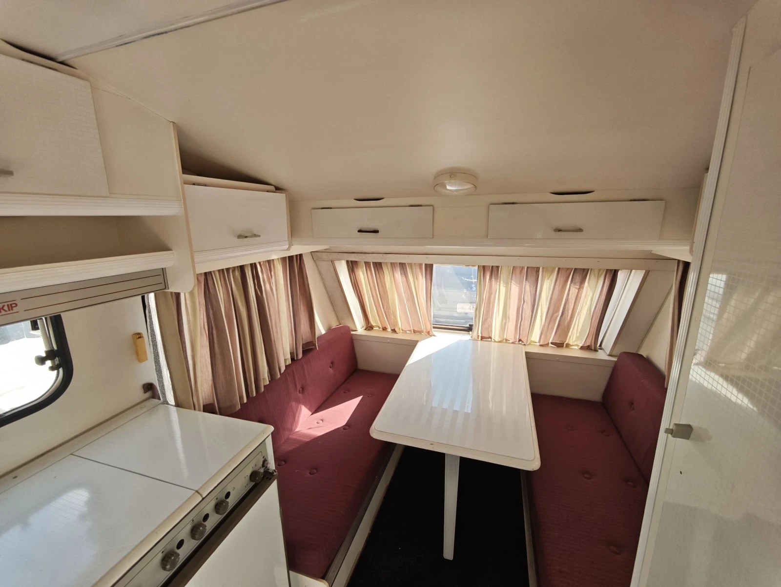 Каравана KIP Kip Deluxe, снимка 11 - Каравани и кемпери - 55367132