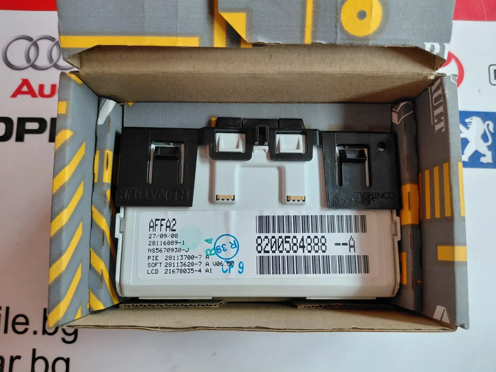 8200584888 Нов оригинален дисплей за RENAULT MASTER II, TRAFIC, OPEL VIVARO  82 00 584 888 
