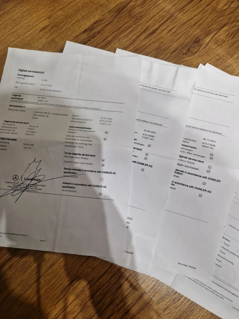 Mercedes-Benz E 200 AMG, снимка 11 - Автомобили и джипове - 53143933