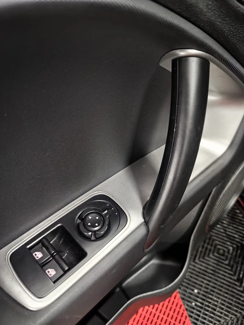 Alfa Romeo MiTo 1.4T* EURO6* SWISS* НАВИ* ТЕМПОМАТ* AUX* USB* , снимка 8 - Автомобили и джипове - 53233486