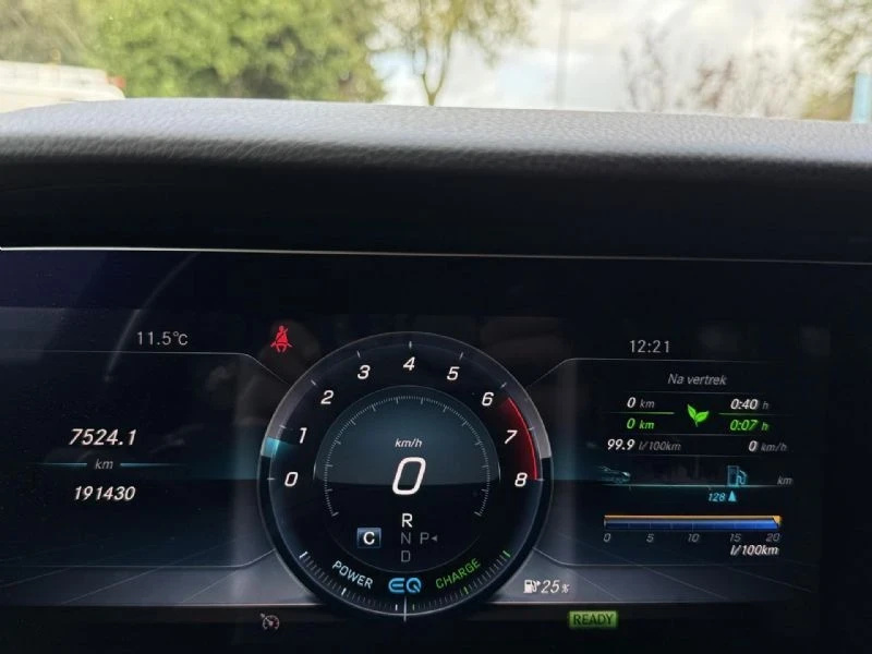 Mercedes-Benz E 200 AMG, снимка 10 - Автомобили и джипове - 53143933