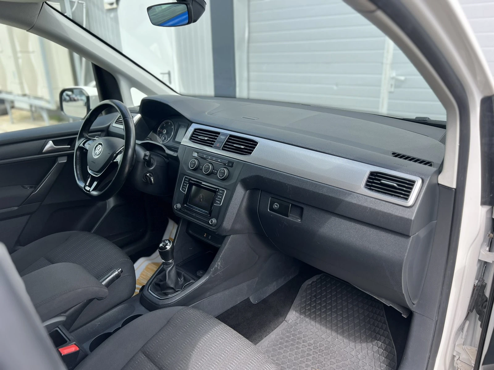 VW Caddy Comfortline 2.0 TDI / 122 к.с. / 4 Motion - изображение 10