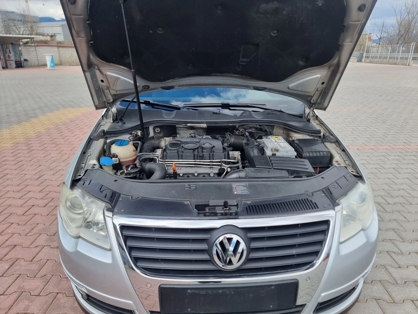 VW Passat 2.0 TDI , снимка 15 - Автомобили и джипове - 53946478