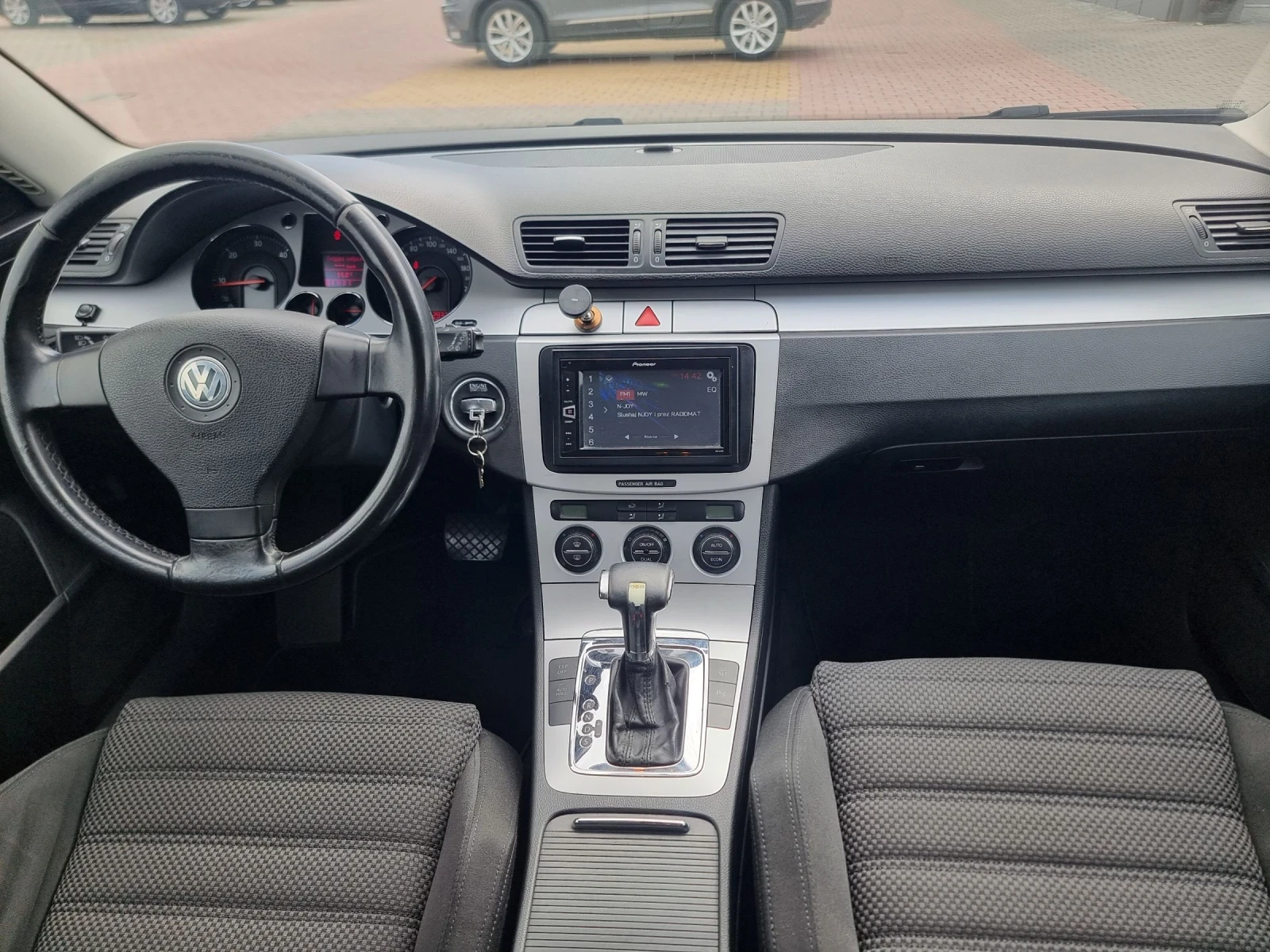 VW Passat 2.0 TDI , снимка 9 - Автомобили и джипове - 53946478
