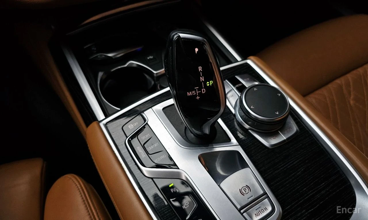 BMW 740 M* SPORT* XDRIVE* HARMON* KARDON* ОБДУХВАНЕ* МАСАЖ, снимка 10 - Автомобили и джипове - 54415413