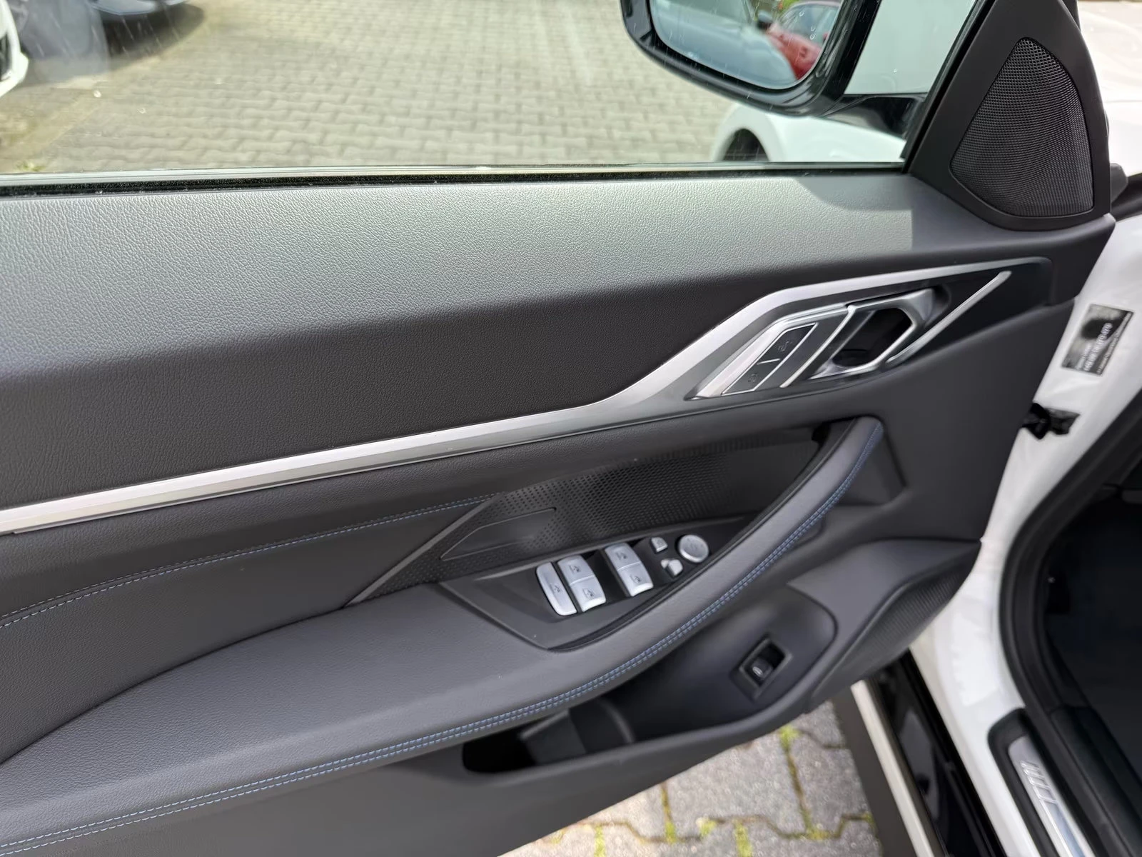 BMW i4 40/xDRIVE/401HP/SPORT/HI-FI/HUD/ACC/360/BLACK/533z, снимка 15 - Автомобили и джипове - 55143913