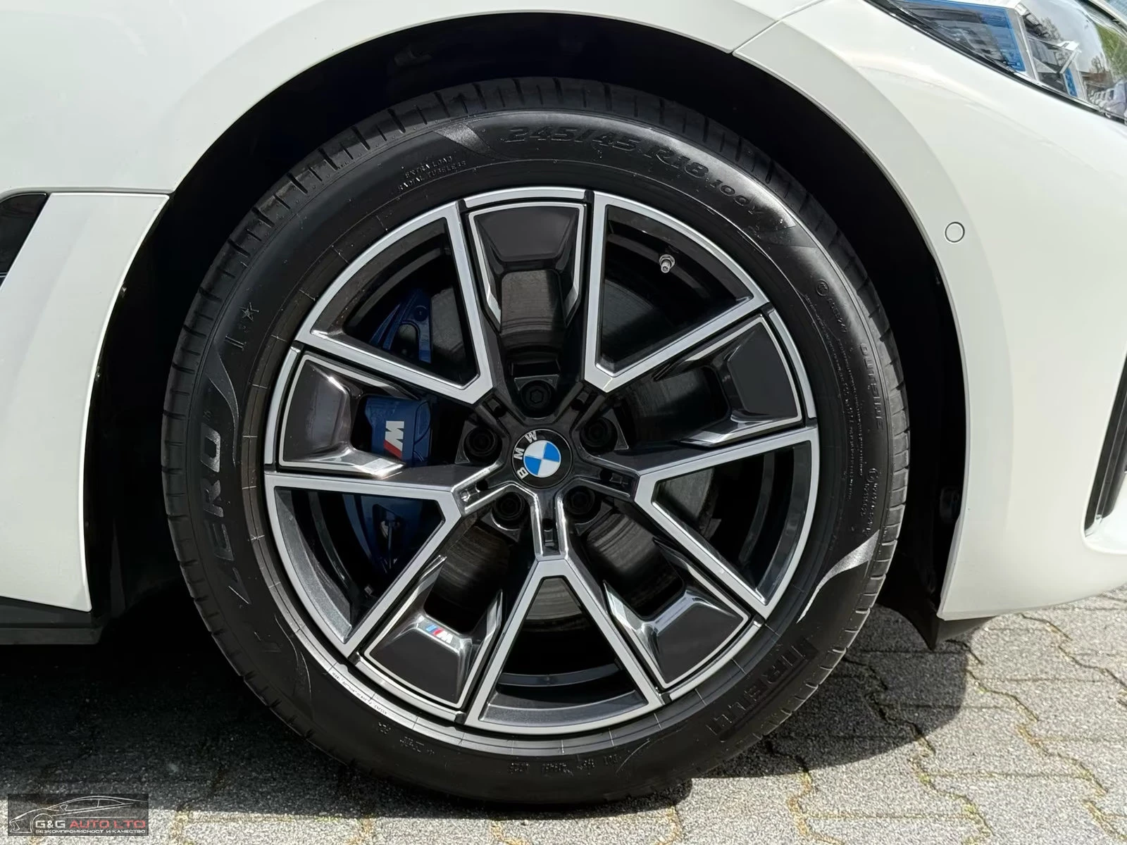 BMW i4 40/xDRIVE/401HP/SPORT/HI-FI/HUD/ACC/360/BLACK/533z, снимка 4 - Автомобили и джипове - 55143913