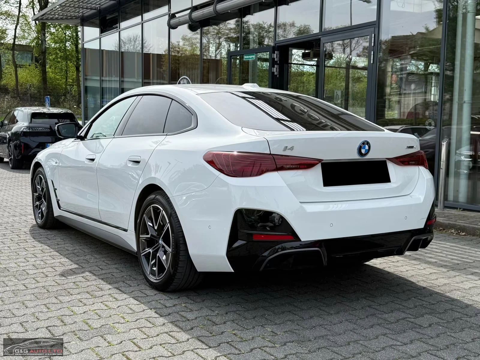 BMW i4 40/xDRIVE/401HP/SPORT/HI-FI/HUD/ACC/360/BLACK/533z, снимка 3 - Автомобили и джипове - 55143913