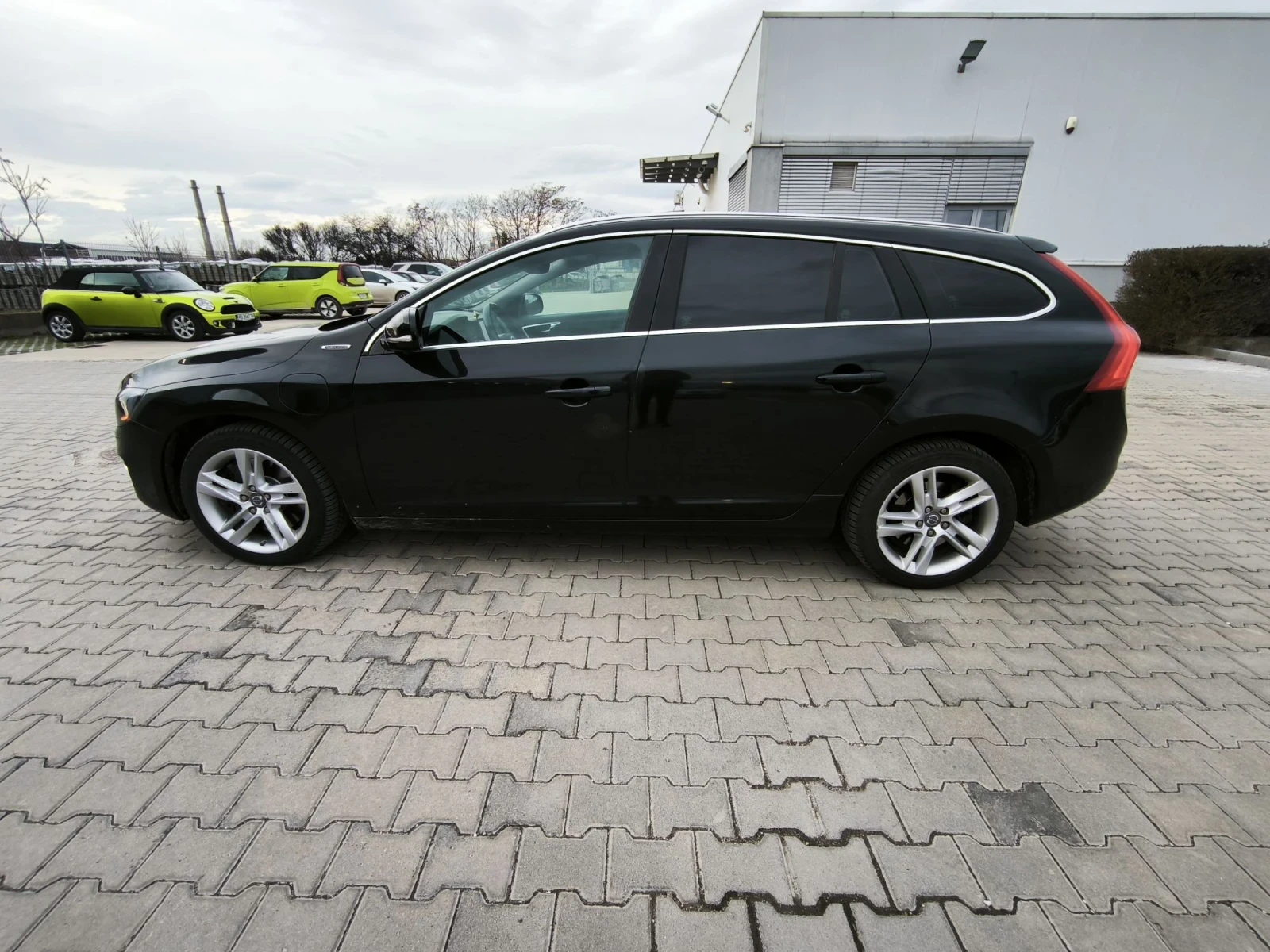 Volvo V60 2.4 summum , снимка 3 - Автомобили и джипове - 56066027