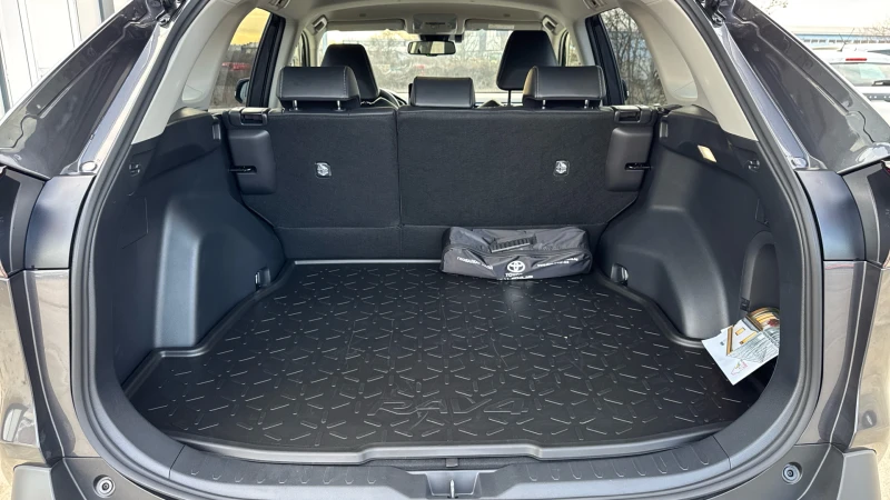 Toyota Rav4 2, 5 HEV AWD, снимка 11 - Автомобили и джипове - 53043287