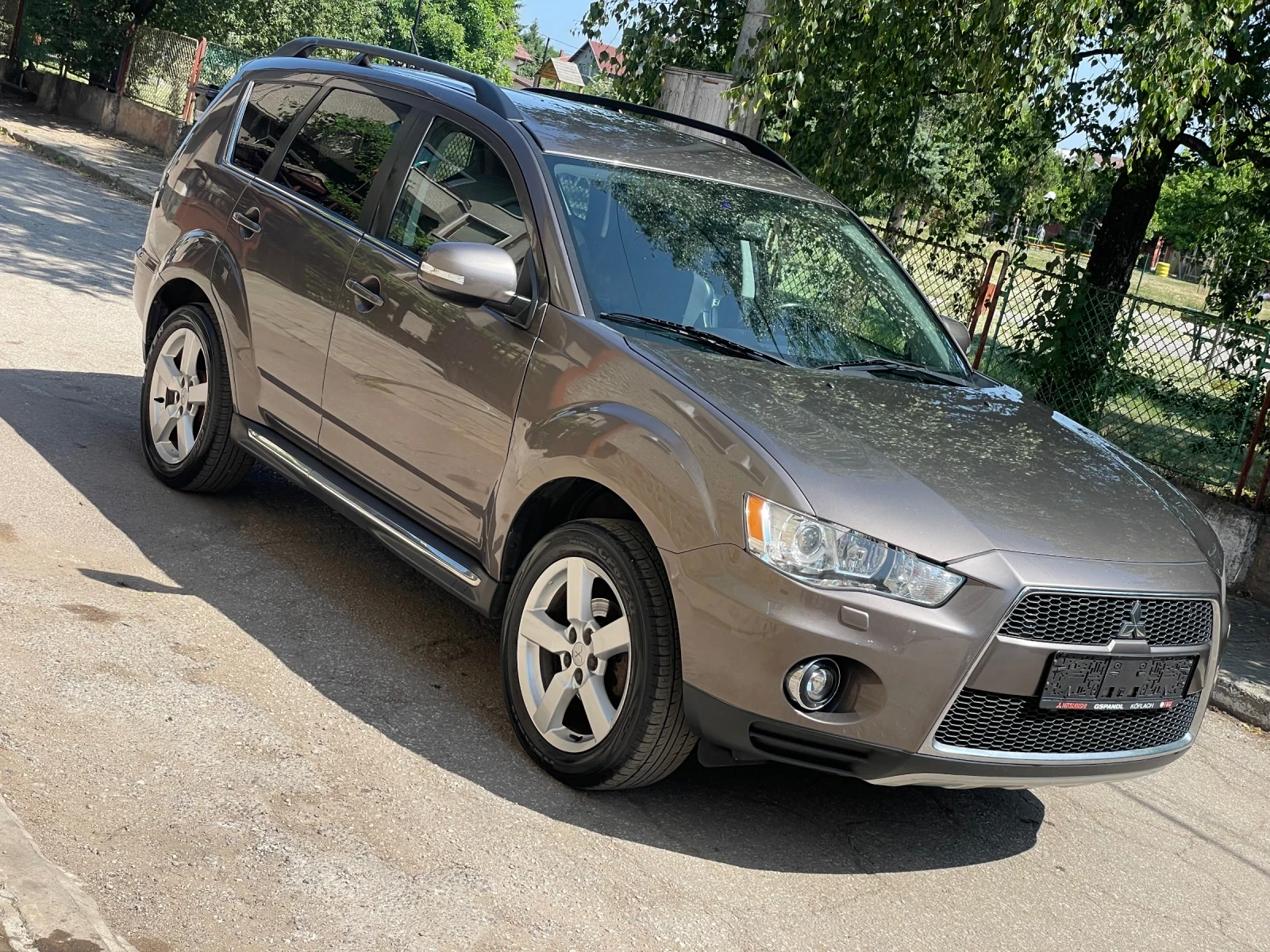 Mitsubishi Outlander 2.2DI-D* intense+ * 4X4*  - изображение 3