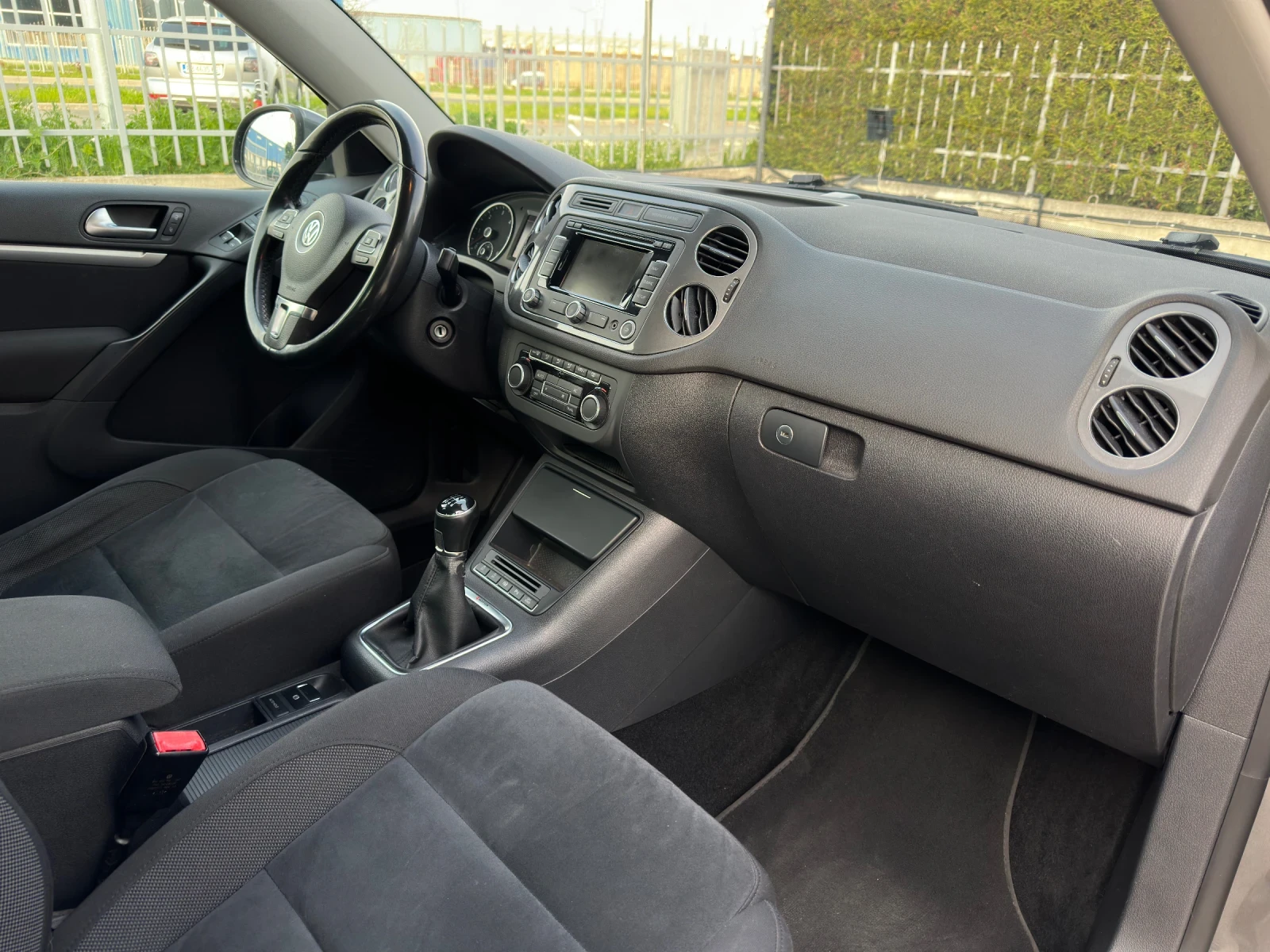 VW Tiguan 2.0TDI 140кс 4Motion* Face* Серв.история, снимка 7 - Автомобили и джипове - 54182720