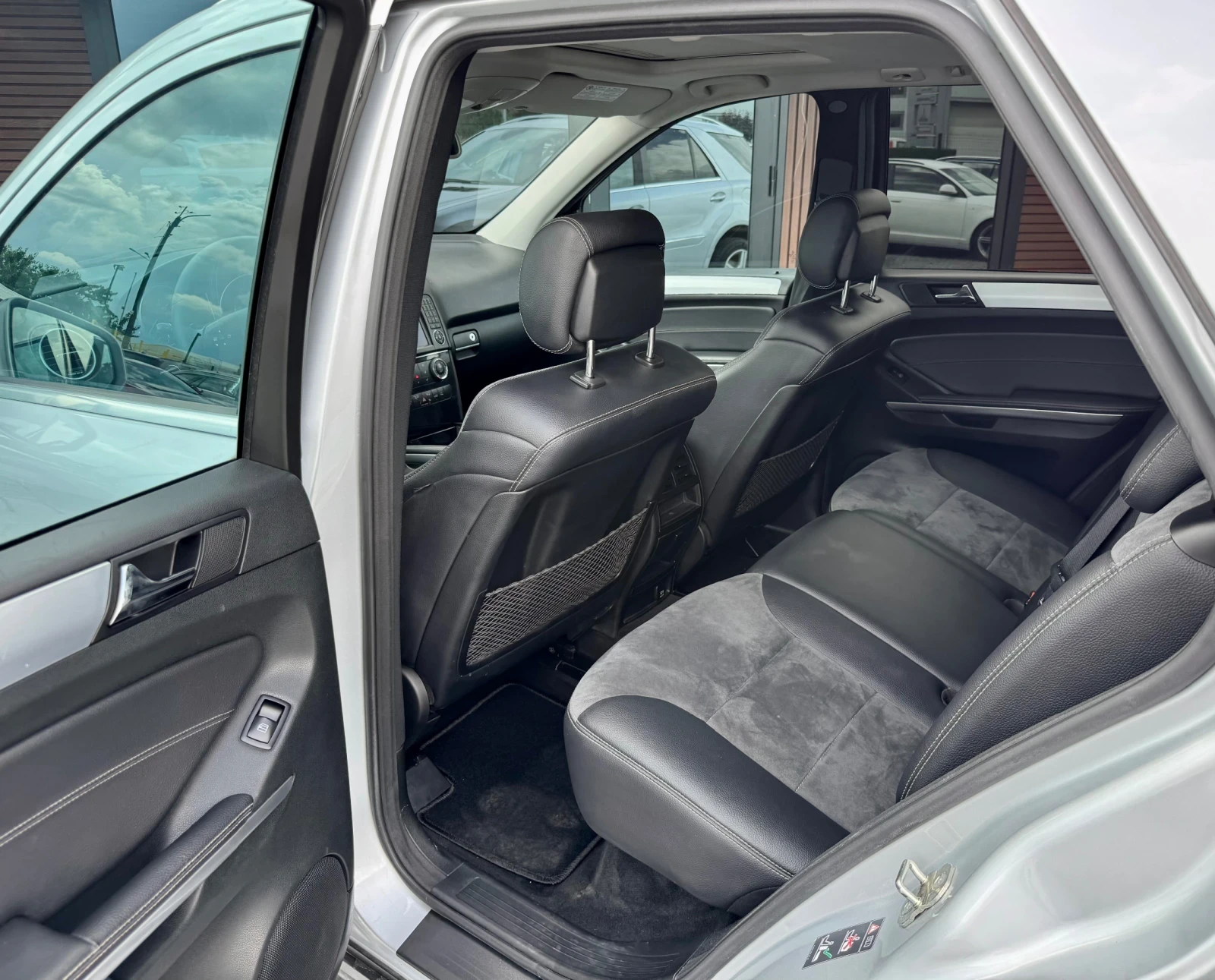 Mercedes-Benz ML 320 Facelift - ///AMG - 4Matic -Harman&kardon - Лизинг, снимка 9 - Автомобили и джипове - 54880293