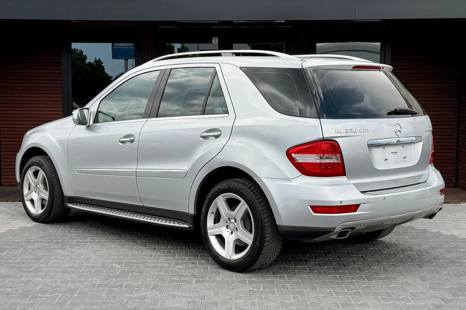 Mercedes-Benz ML 320 Facelift - ///AMG - 4Matic -Harman&kardon - Лизинг, снимка 4 - Автомобили и джипове - 54880293