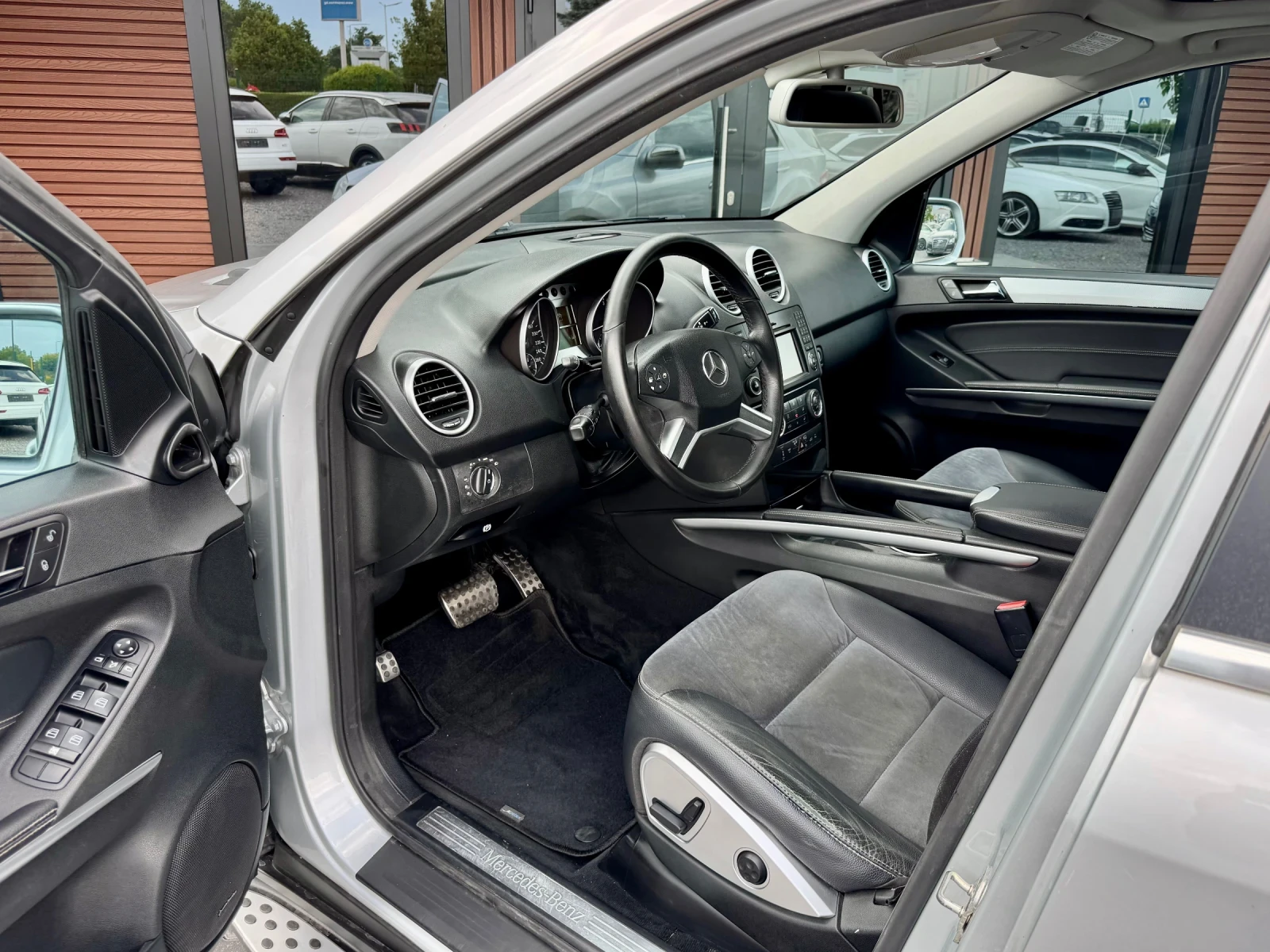 Mercedes-Benz ML 320 Facelift - ///AMG - 4Matic -Harman&kardon - Лизинг, снимка 8 - Автомобили и джипове - 54880293