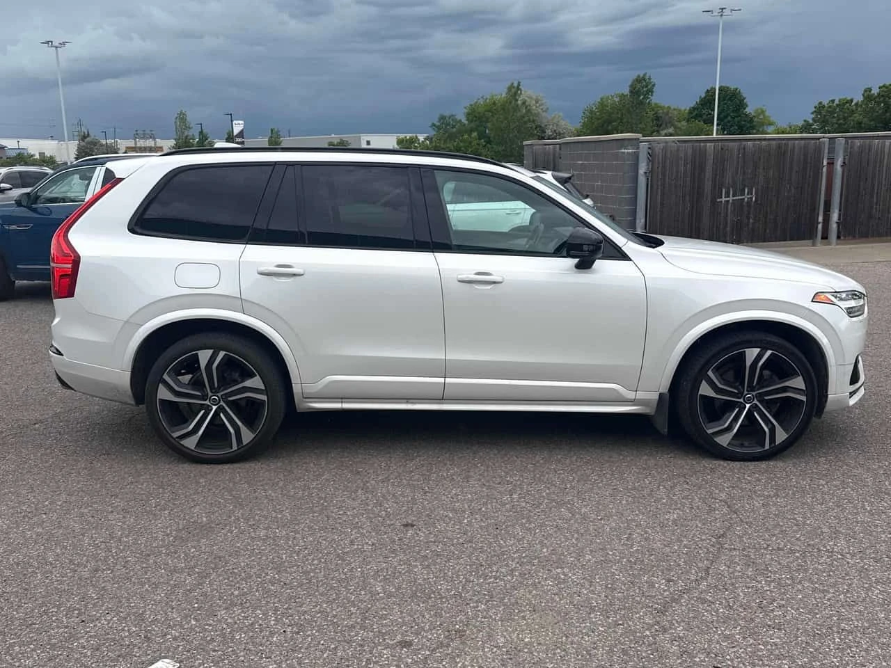 Volvo Xc90 | R Design | HARMAN KARDON | ПОДГРЕВ | ПАНОРАМА | , снимка 3 - Автомобили и джипове - 54995676