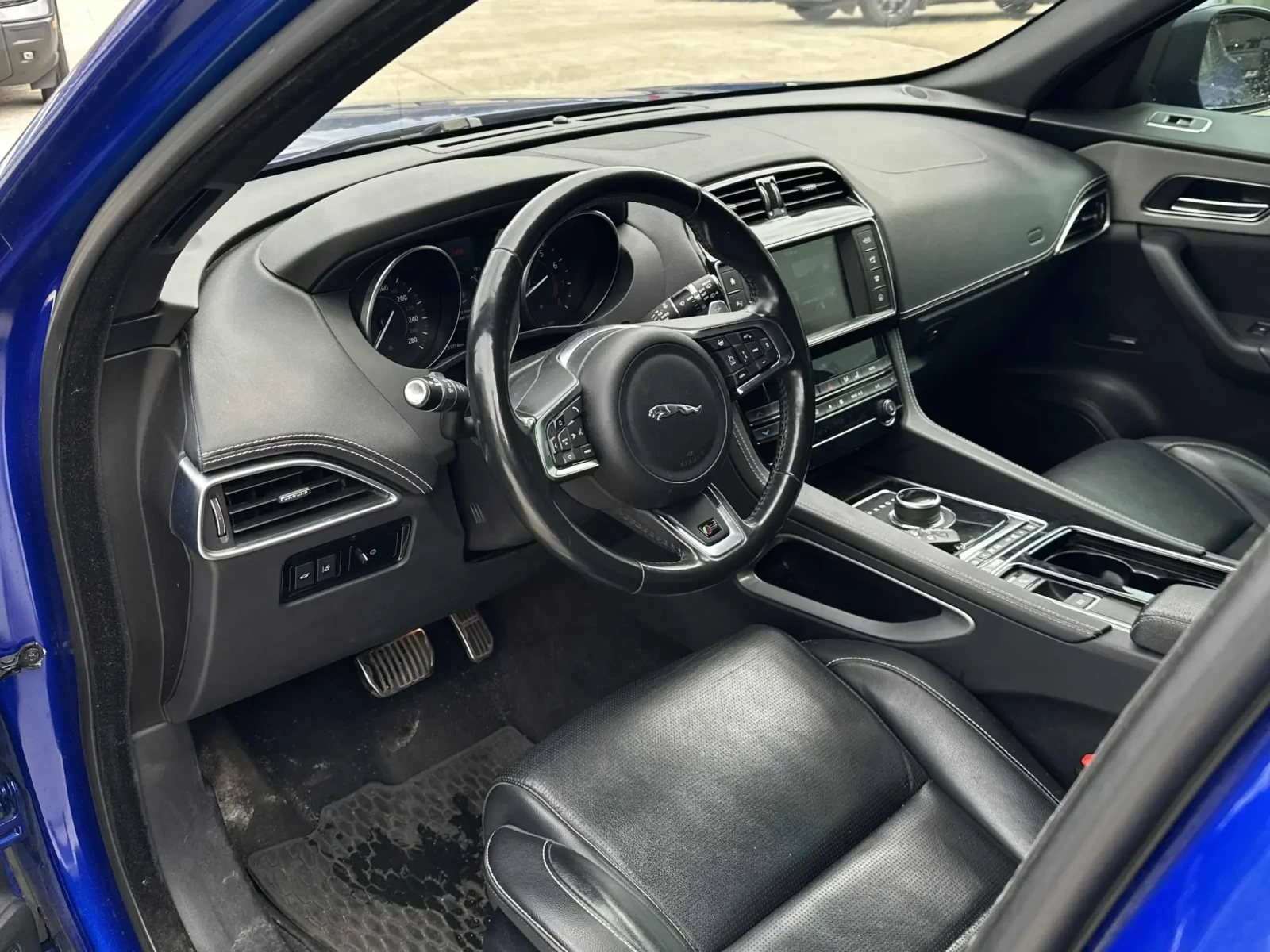 Jaguar F-PACE S * 2 КЛЮЧА * ПАНОРАМА * ПОДГРЕВИ * CARFAX, снимка 7 - Автомобили и джипове - 55073518
