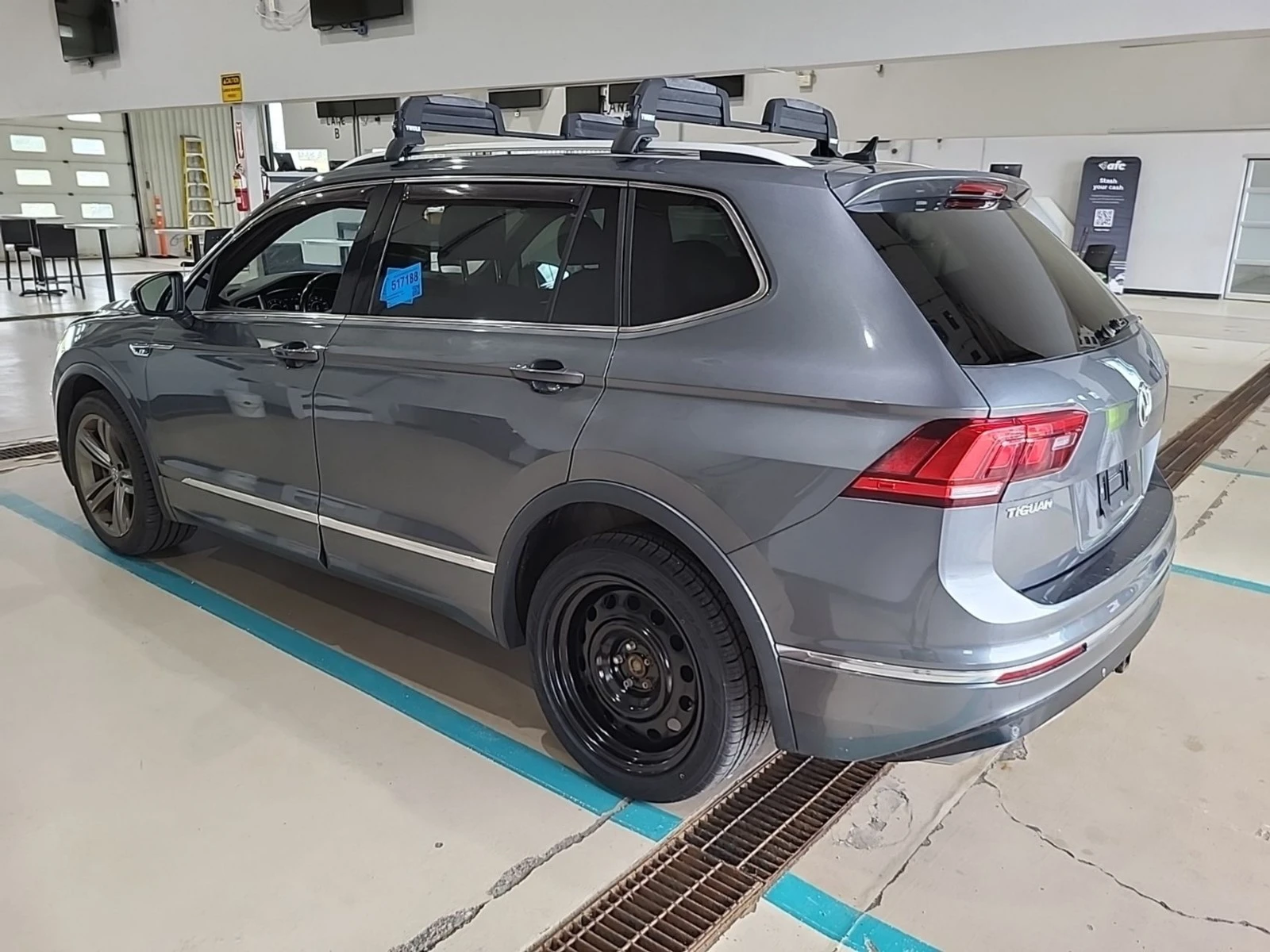 VW Tiguan HIGHLINE* Цена до България & АвтоКредит, снимка 5 - Автомобили и джипове - 56234286