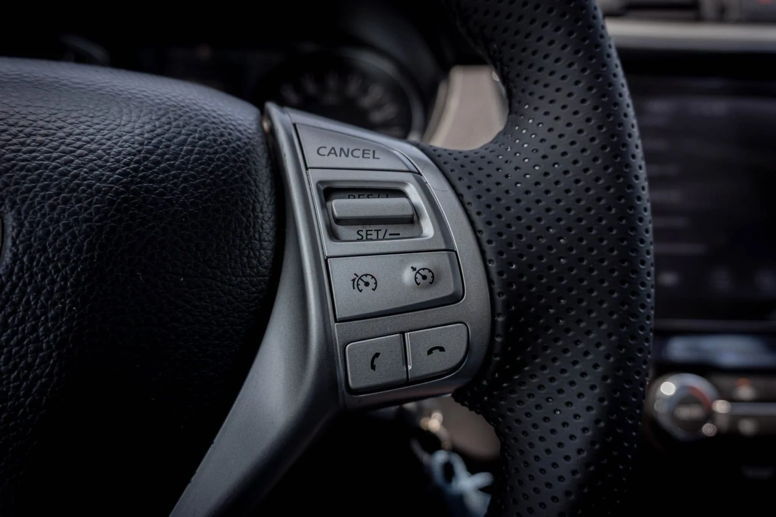 Nissan Qashqai 1.5 TDI, снимка 9 - Автомобили и джипове - 56749850