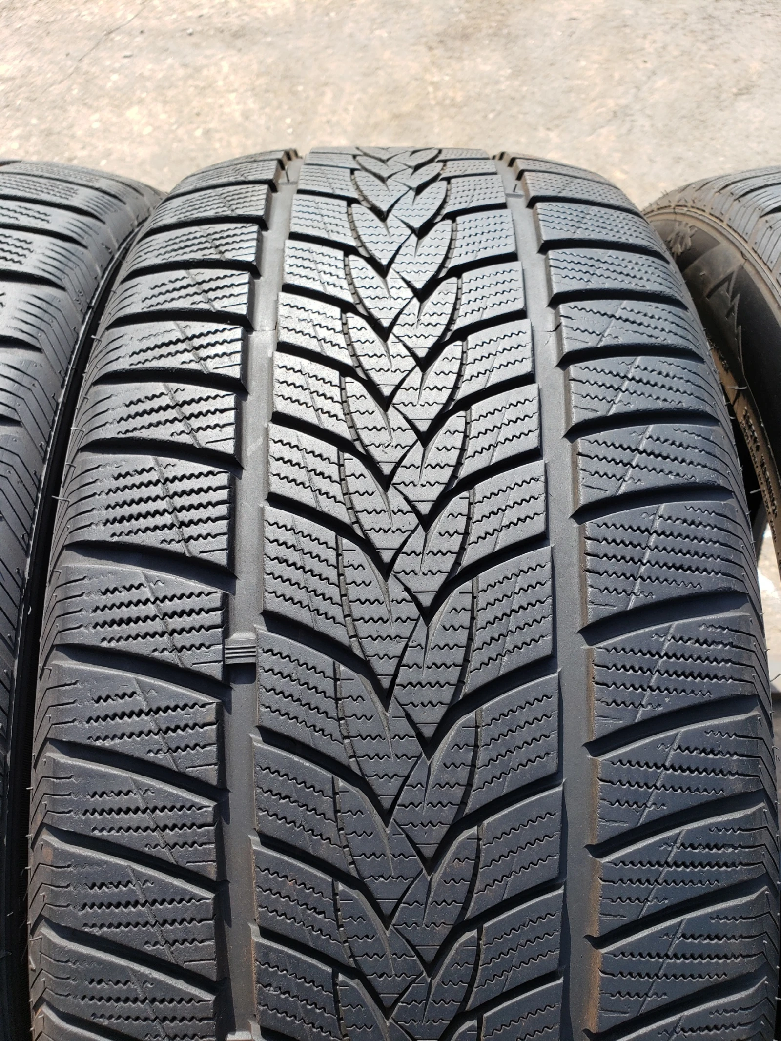 Гуми Зимни 265/45R20
