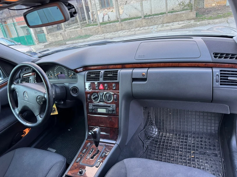 Mercedes-Benz E 270 CDI, снимка 7 - Автомобили и джипове - 49541215