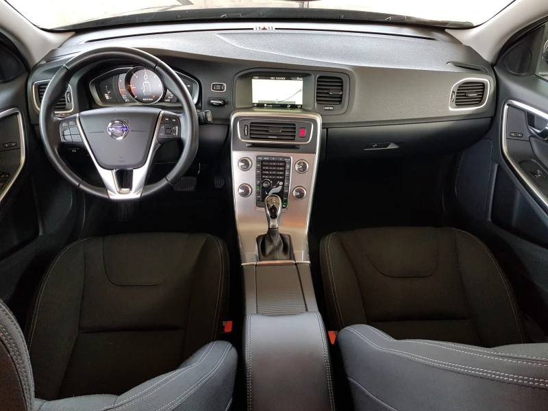 Volvo V60 D4 - 190 к.с. АВТОМАТИК EURO 6B ЛИЗИНГ, снимка 10 - Автомобили и джипове - 49769243