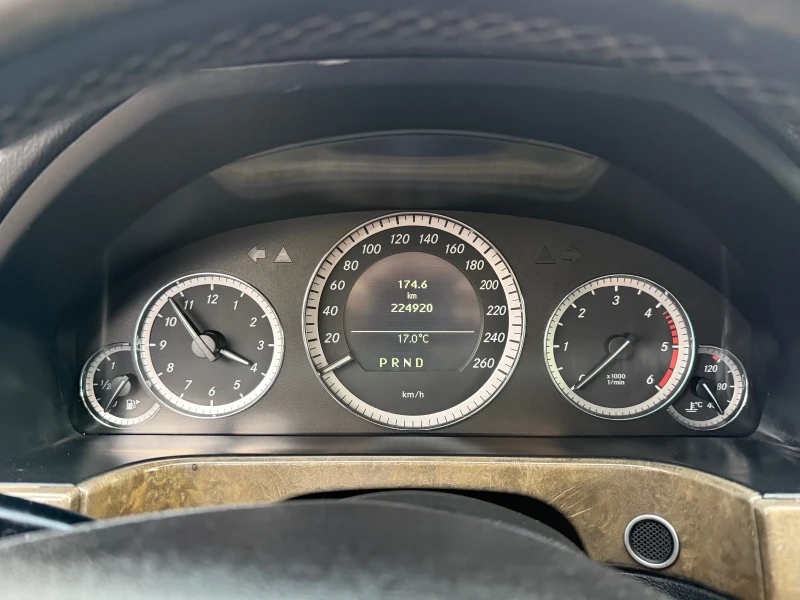 Mercedes-Benz E 250 2.2CDI, снимка 12 - Автомобили и джипове - 52489409