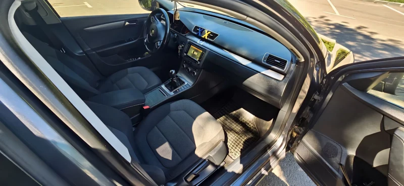 VW Passat 1.6 TDI, снимка 8 - Автомобили и джипове - 52623815