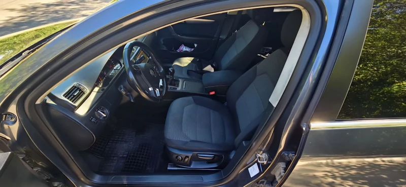 VW Passat 1.6 TDI, снимка 9 - Автомобили и джипове - 52623815