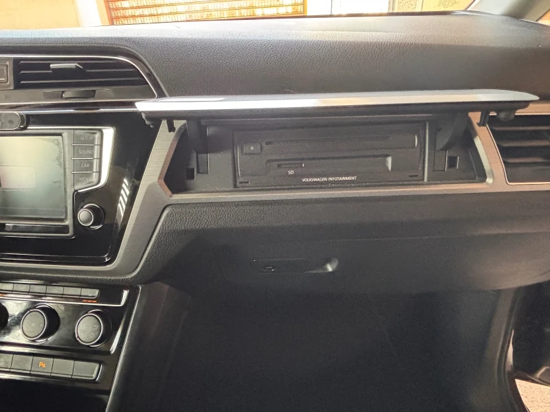 VW Touran, снимка 15 - Автомобили и джипове - 52774015