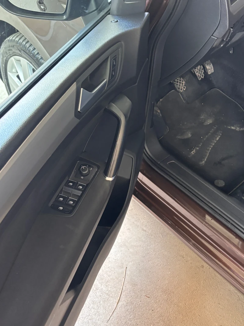 VW Touran, снимка 10 - Автомобили и джипове - 52774015