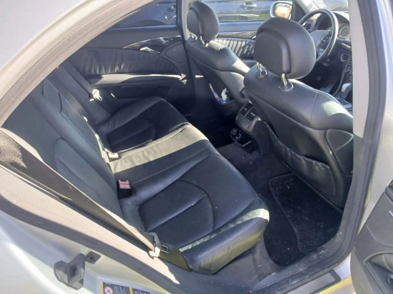Mercedes-Benz E 270 2.7 CDI, снимка 5 - Автомобили и джипове - 52775578