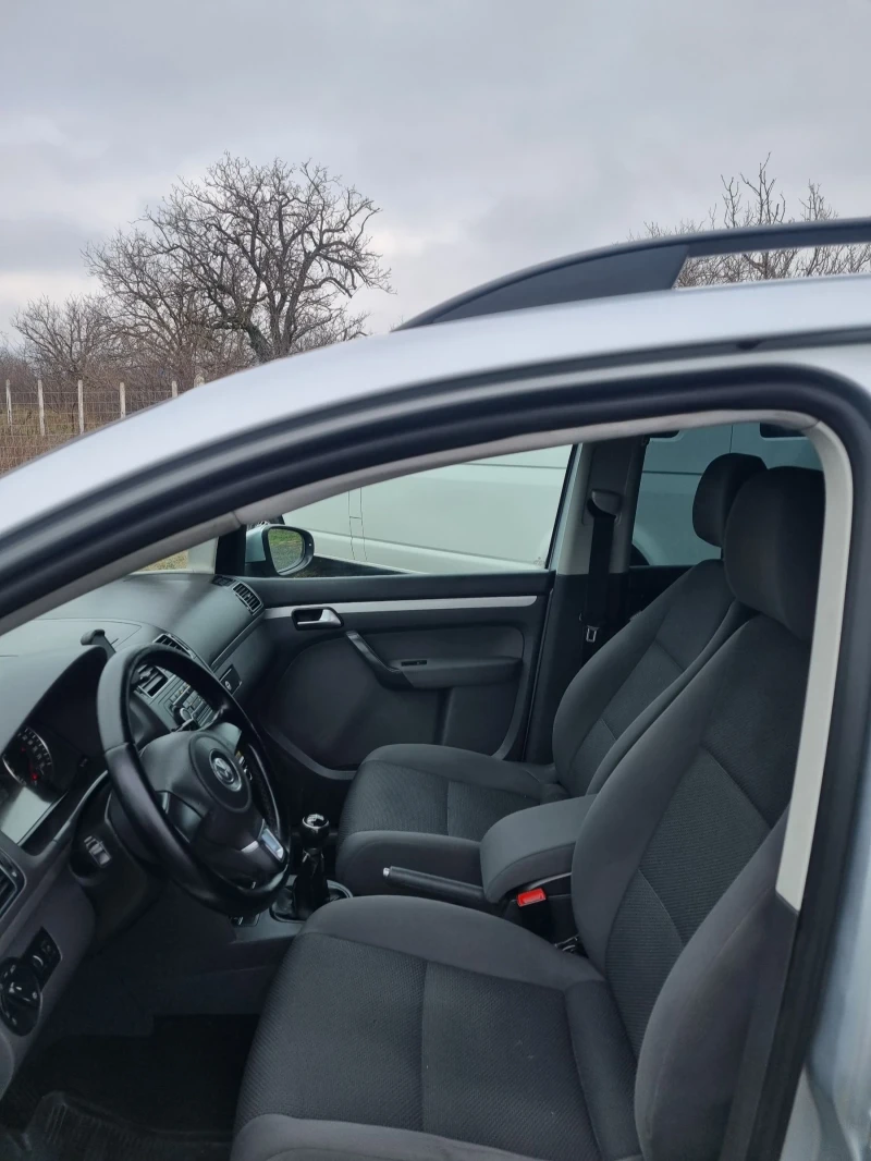 VW Touran, снимка 10 - Автомобили и джипове - 53384090