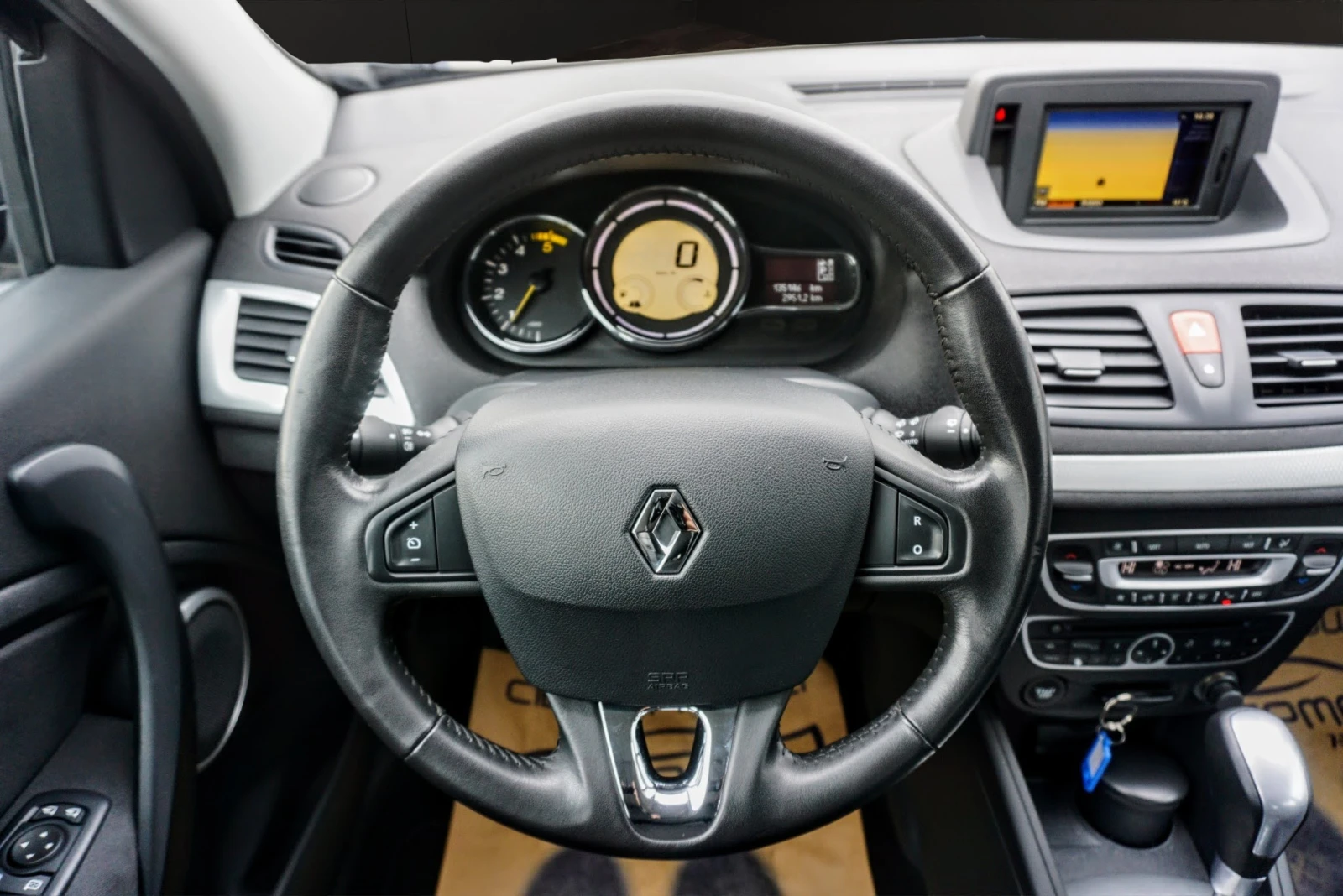 Renault Megane 1.5DCI SPORTOUR PREMIUM - изображение 8