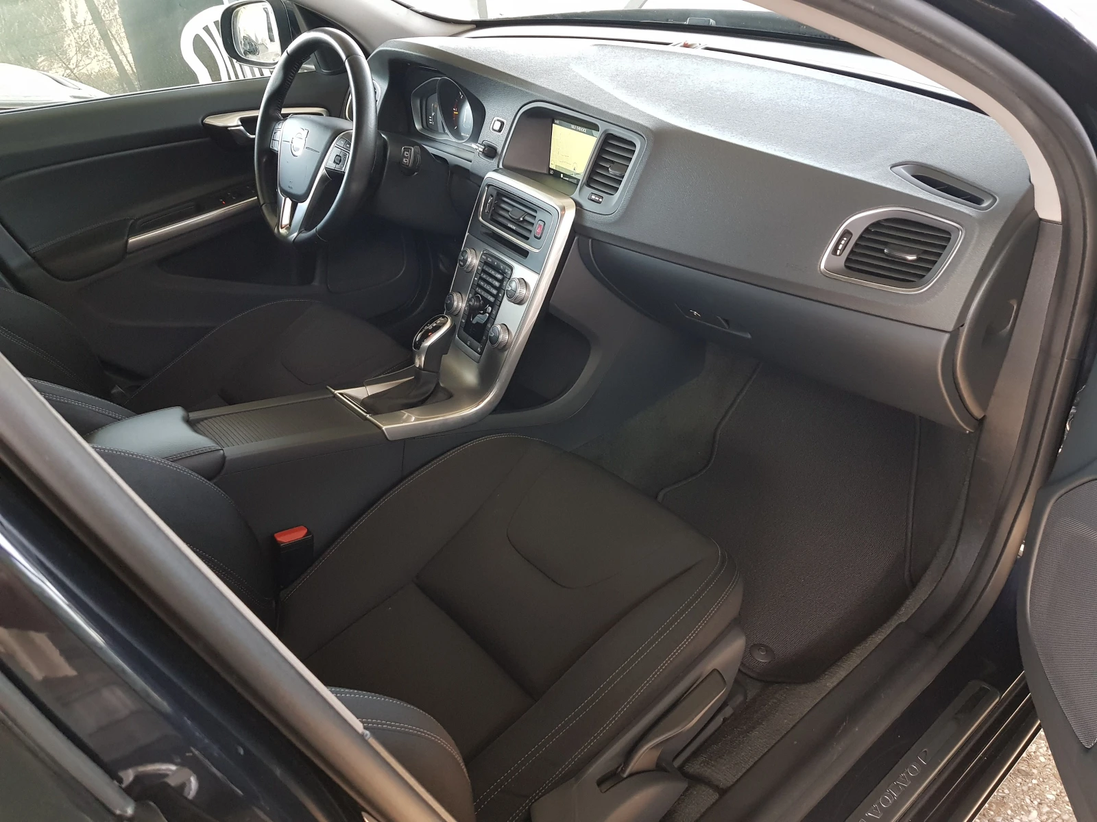 Volvo V60 D4 - 190 к.с. АВТОМАТИК EURO 6B ЛИЗИНГ | Mobile.bg — изображение 11