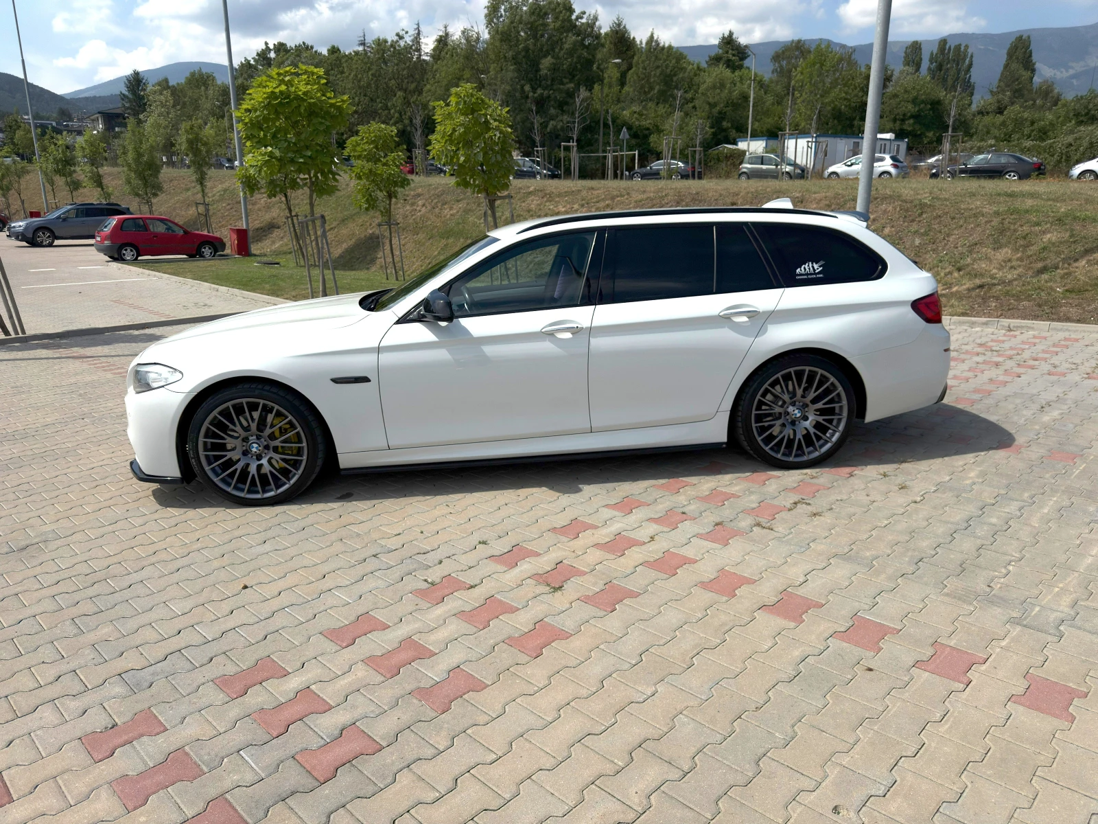 BMW 530 3.0D xDrive - изображение 2