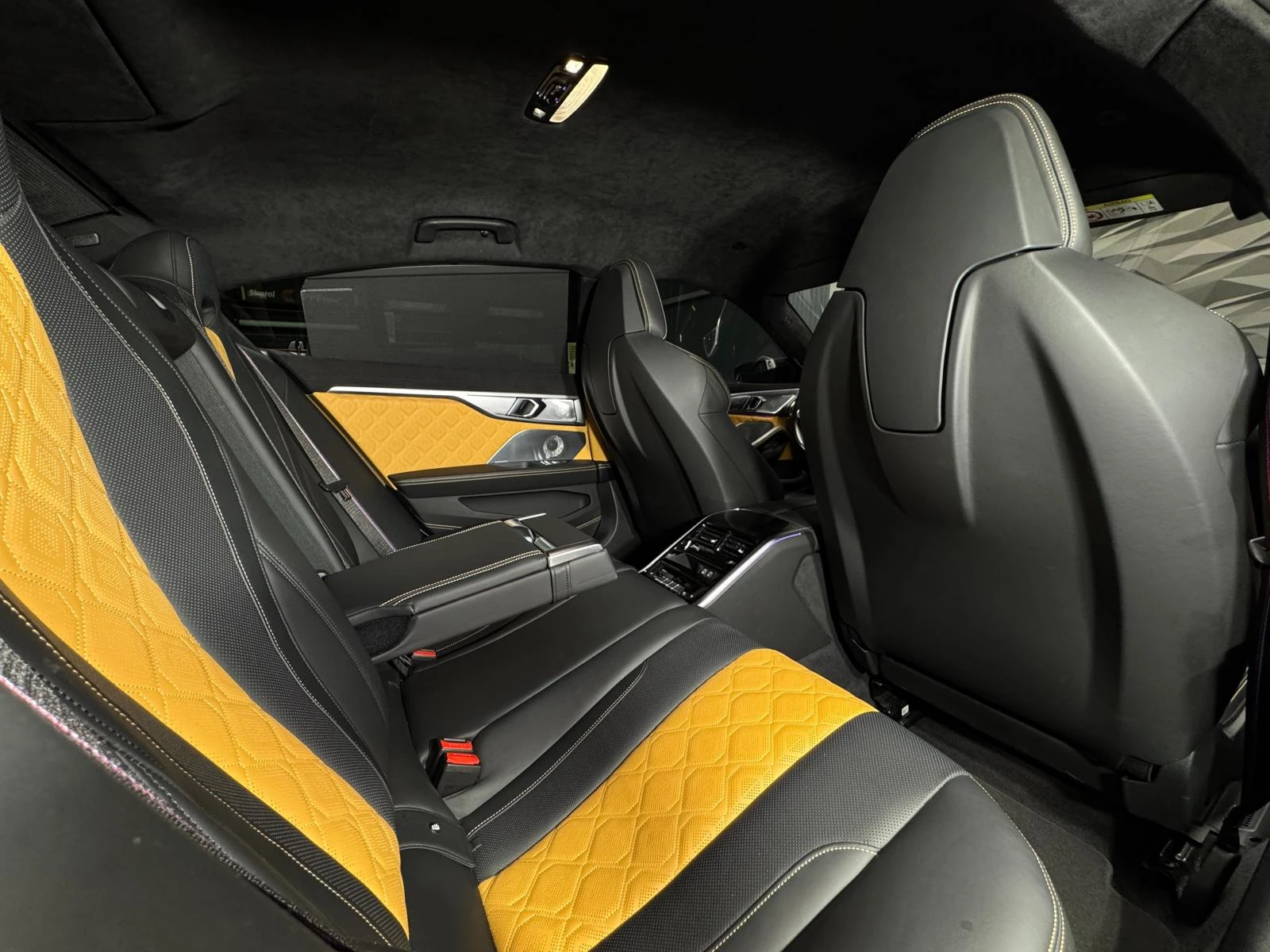 BMW M8 Competition Akrapovic* B&W* 360* Carbon - изображение 9